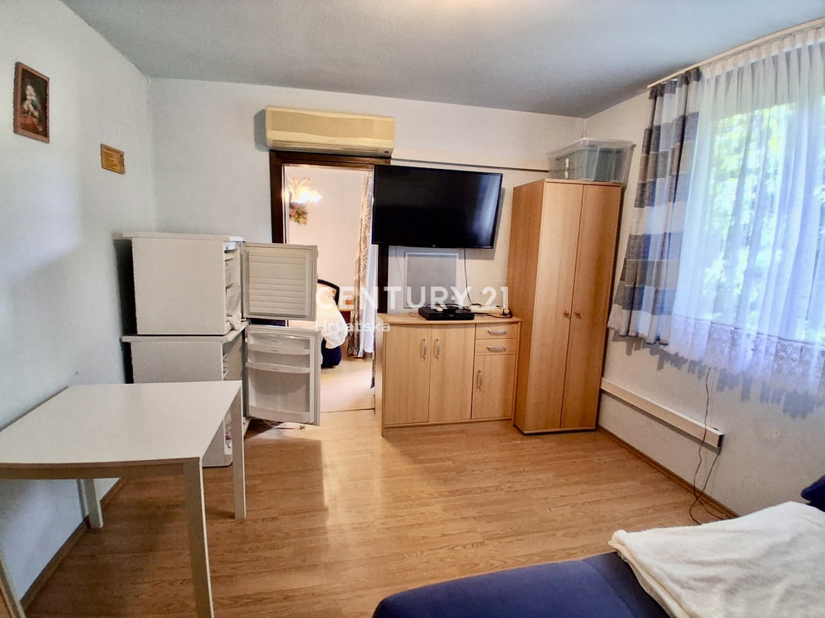 POREČ, ČERVAR PORAT, APPARTAMENTO CON UNA CAMERA VICINO ALLA SPIAGGIA