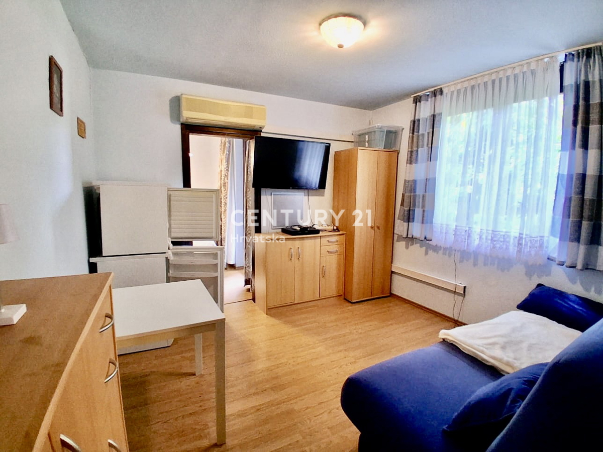 POREČ, ČERVAR PORAT, APPARTAMENTO CON UNA CAMERA VICINO ALLA SPIAGGIA