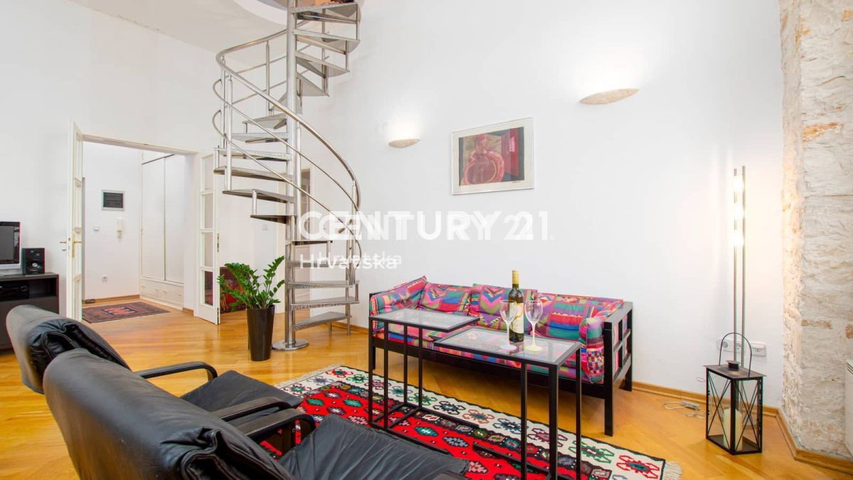 SVETVINČENAT, AMPIO APPARTAMENTO CON TERRAZZA SUL TETTO - VISTA MARE E LOCALE COMMERCIALE