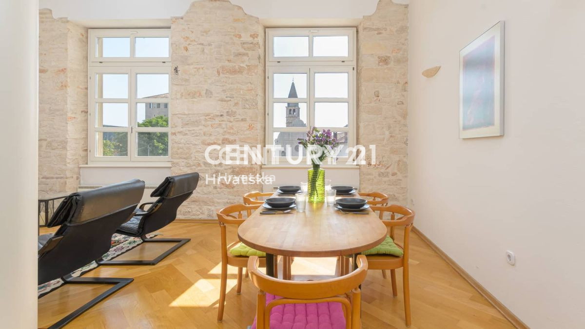 SVETVINČENAT, AMPIO APPARTAMENTO CON TERRAZZA SUL TETTO - VISTA MARE E LOCALE COMMERCIALE