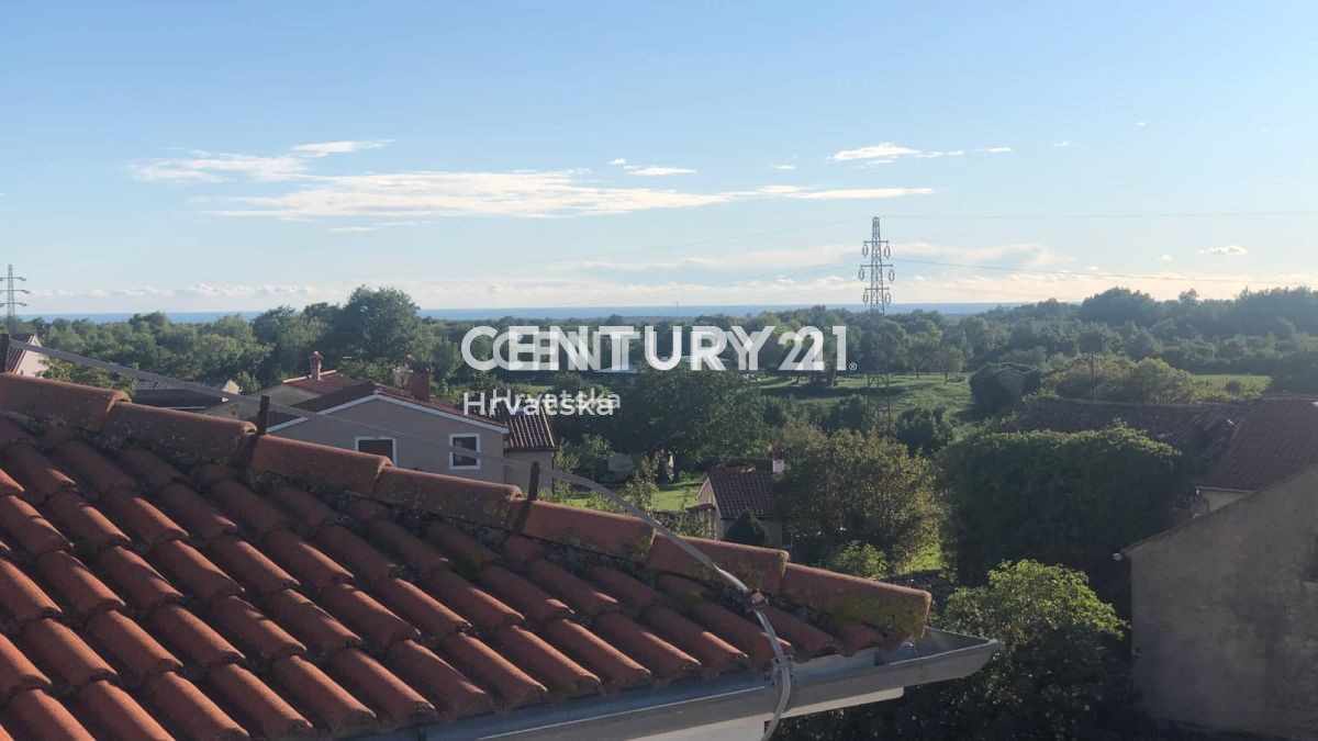 SVETVINČENAT, AMPIO APPARTAMENTO CON TERRAZZA SUL TETTO - VISTA MARE E LOCALE COMMERCIALE