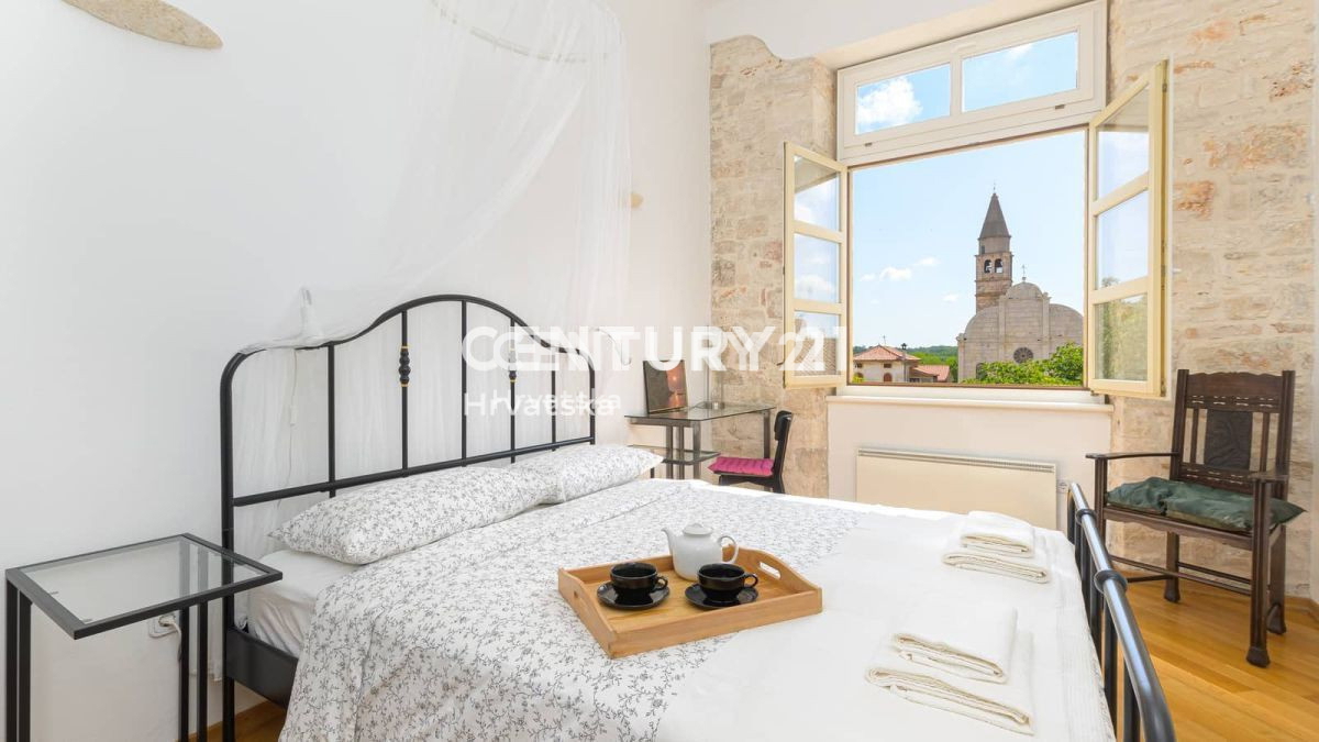 SVETVINČENAT, AMPIO APPARTAMENTO CON TERRAZZA SUL TETTO - VISTA MARE E LOCALE COMMERCIALE