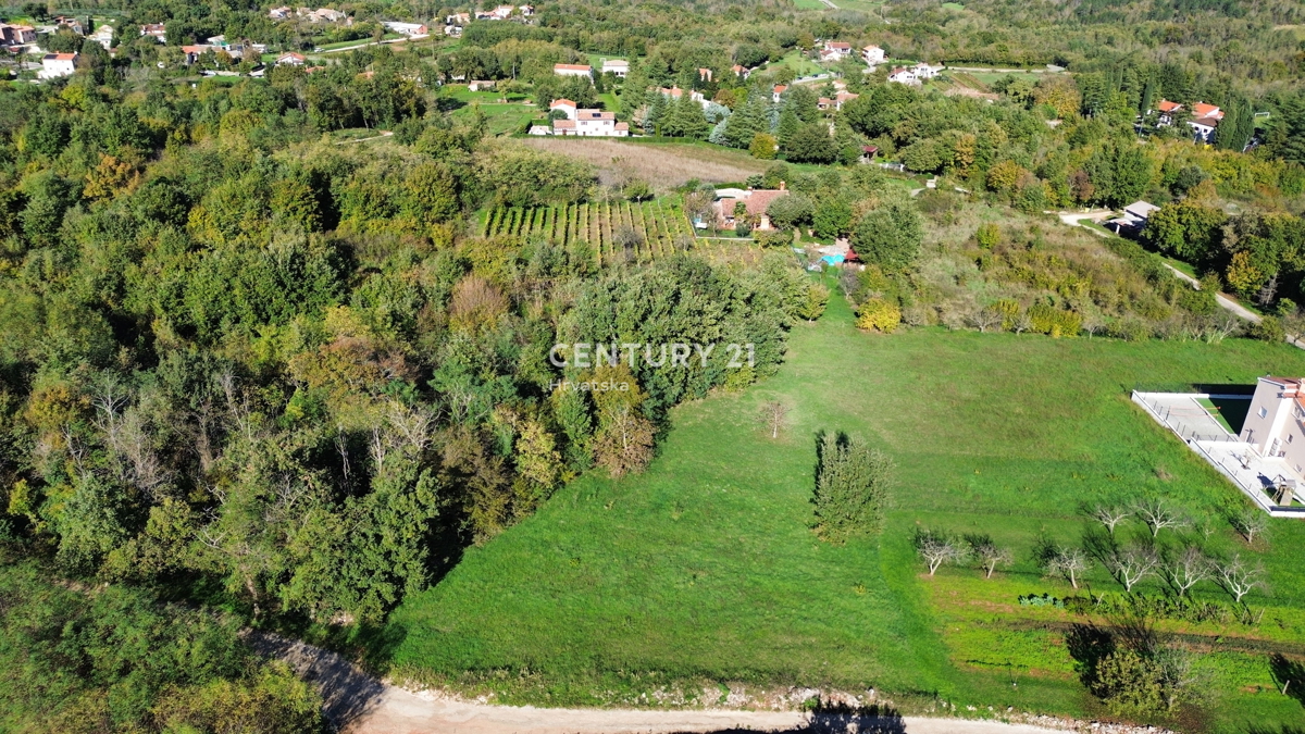 KAROJBA, TERRENO EDIFICABILE IN UNA BELLA POSIZIONE