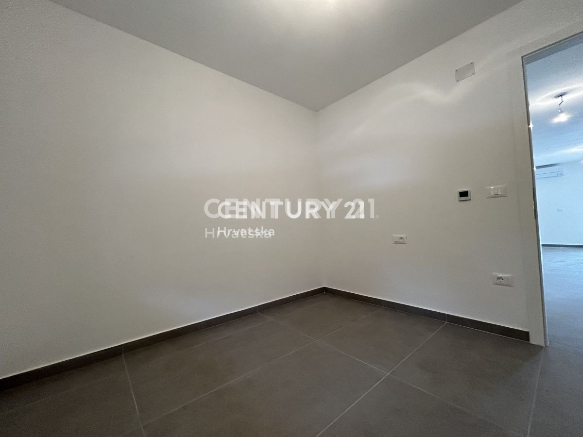 Vendita, Appartamento, 2,5 locali (2S+DB), Provincia di Istria, Umag