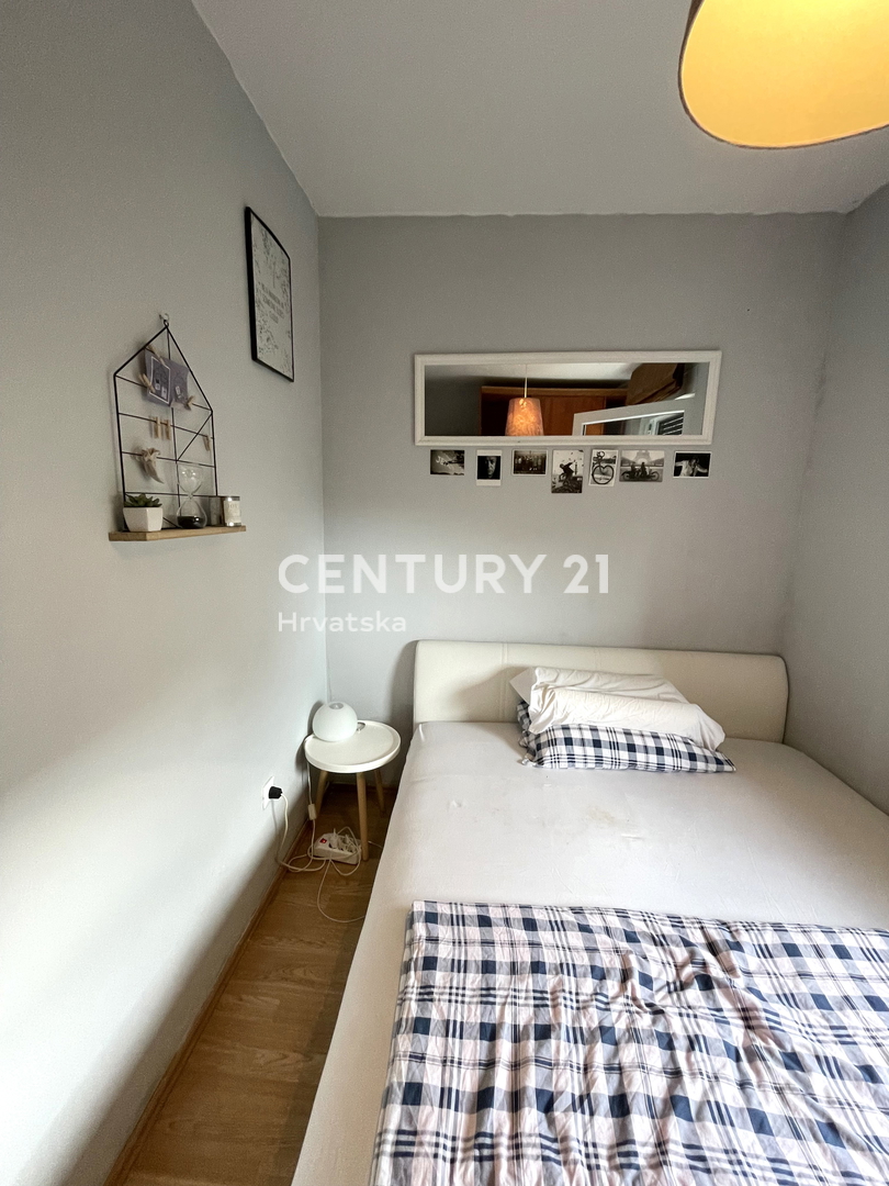 NOVIGRAD, APPARTAMENTO AL PIANO TERRA CON 2 CAMERE DA LETTO E AMPIO GIARDINO