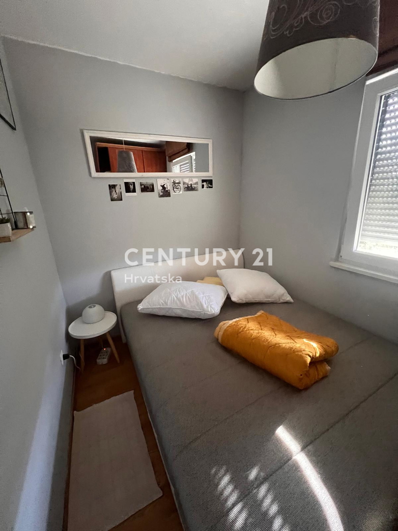 NOVIGRAD, APPARTAMENTO AL PIANO TERRA CON 2 CAMERE DA LETTO E AMPIO GIARDINO