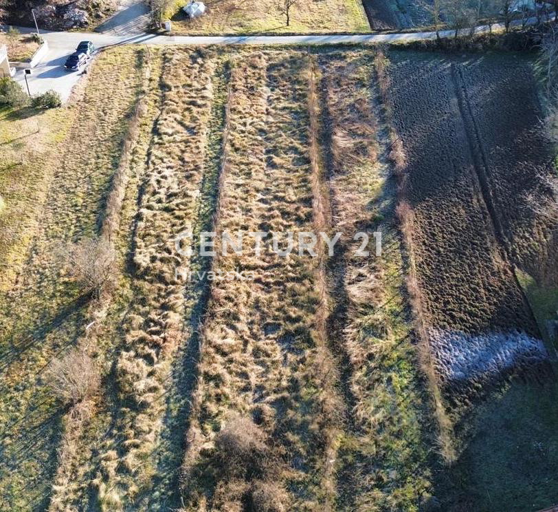 LABIN, PIĆAN, TERRENO EDILIZIO DI FORMA REGOLARE CON VISTA SULLA CITTÀ VECCHIA