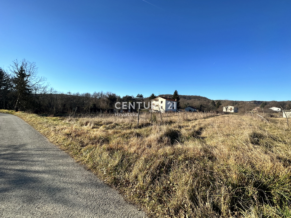 LABIN, PIĆAN, TERRENO EDILIZIO DI FORMA REGOLARE CON VISTA SULLA CITTÀ VECCHIA