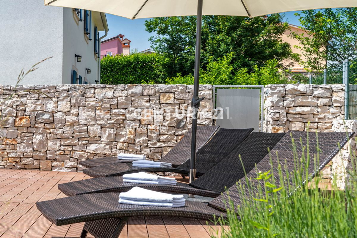 LABIN, CARINA VILLA CON PISCINA E 4 CAMERE DA LETTO IN POSIZIONE TRANQUILLA