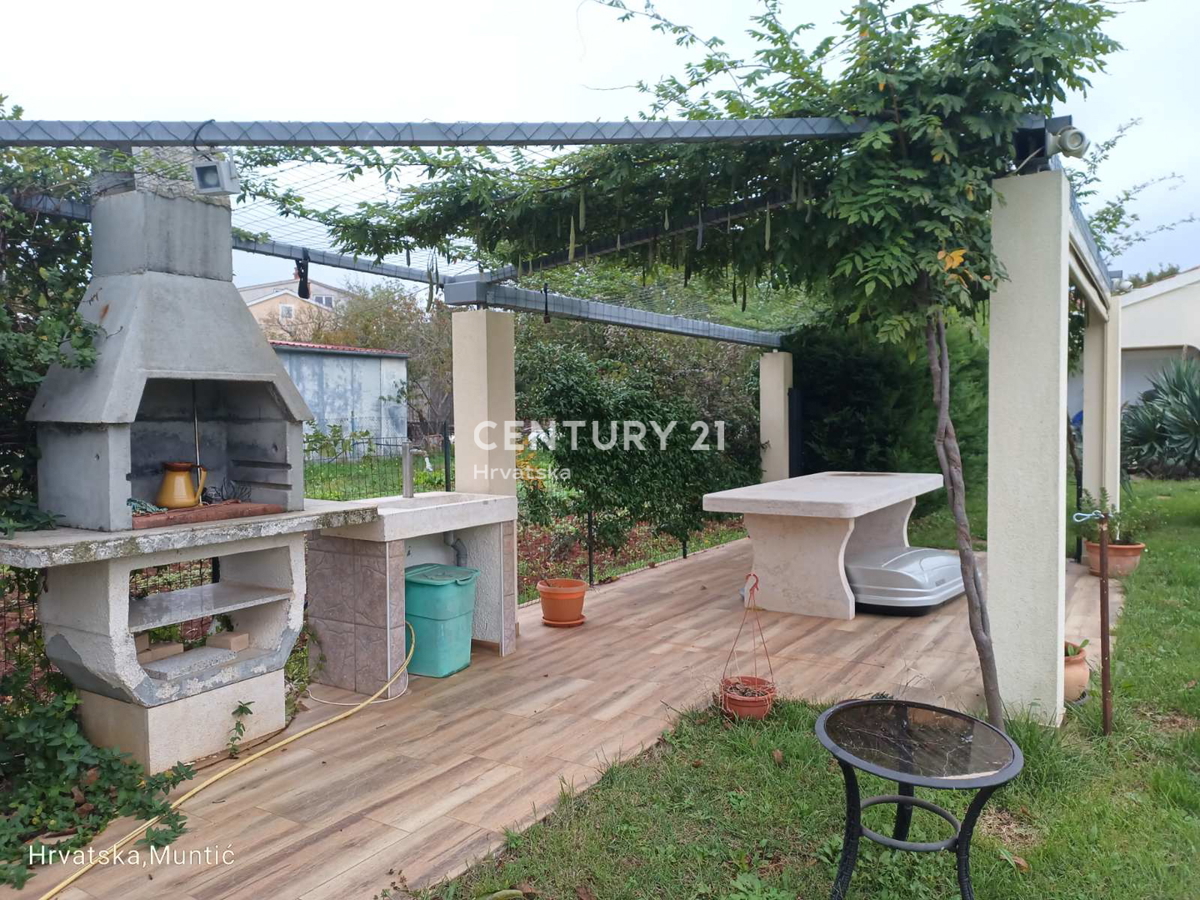 LIŽNJAN, VENDESI CASA AL PIANO TERRA