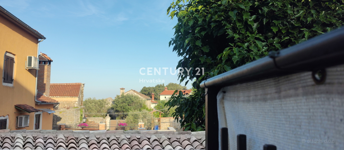 SVETVINČENAT, APPARTAMENTO COMPLETAMENTE RISTRUTTURATO CON AMPIO TERRAZZO