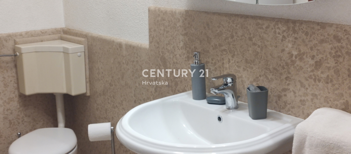 SVETVINČENAT, APPARTAMENTO COMPLETAMENTE RISTRUTTURATO CON AMPIO TERRAZZO