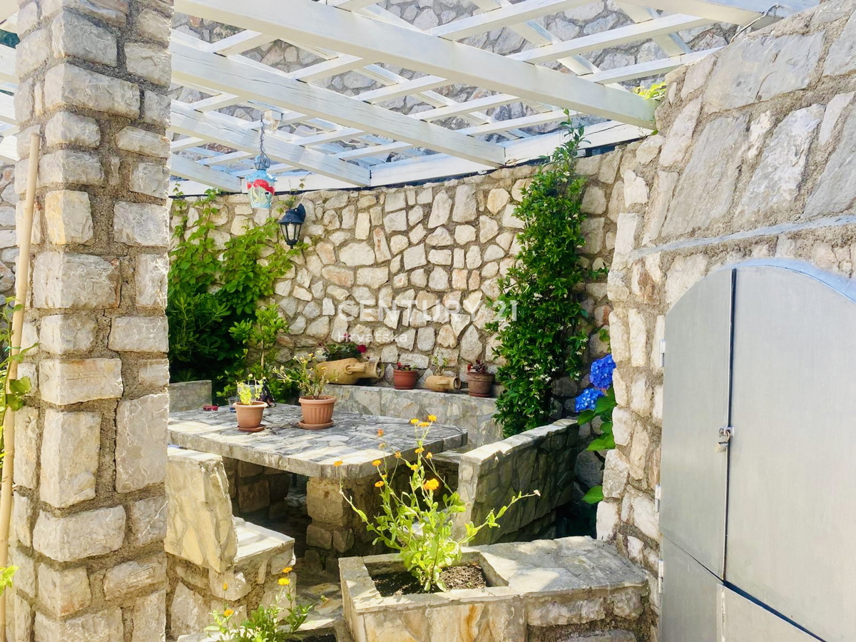 ISOLA DI CRES, CASA AL PIANO TERRA A SOLI 50 METRI DALLA SPIAGGIA