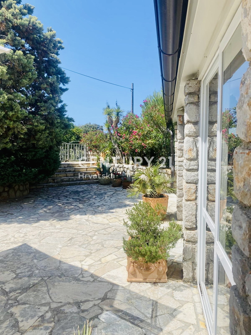 ISOLA DI CRES, CASA AL PIANO TERRA A SOLI 50 METRI DALLA SPIAGGIA