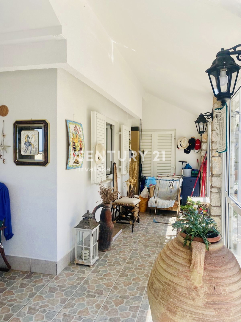 ISOLA DI CRES, CASA AL PIANO TERRA A SOLI 50 METRI DALLA SPIAGGIA