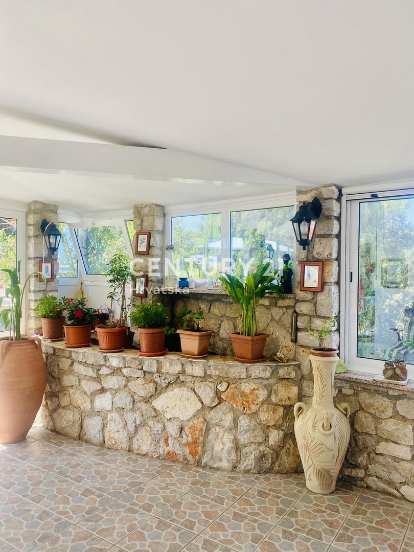 ISOLA DI CRES, CASA AL PIANO TERRA A SOLI 50 METRI DALLA SPIAGGIA