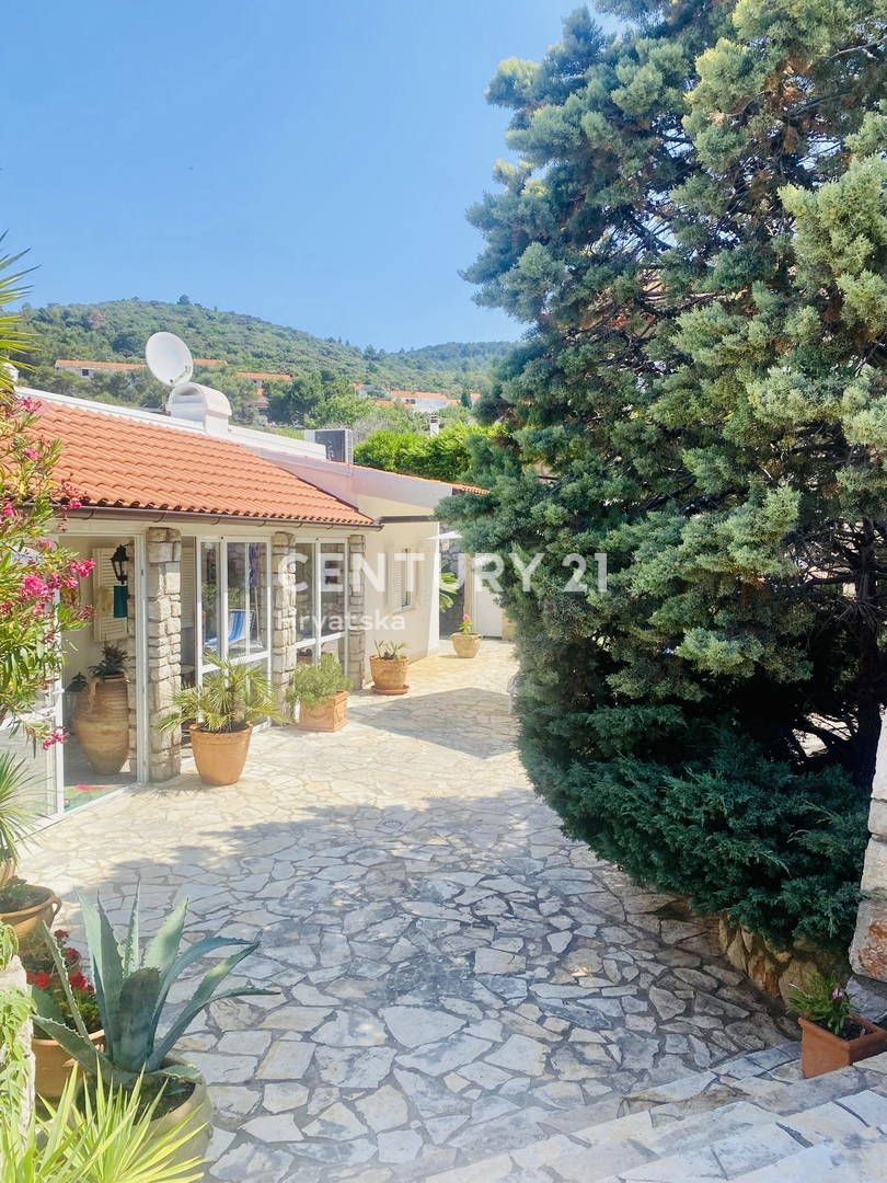 ISOLA DI CRES, CASA AL PIANO TERRA A SOLI 50 METRI DALLA SPIAGGIA