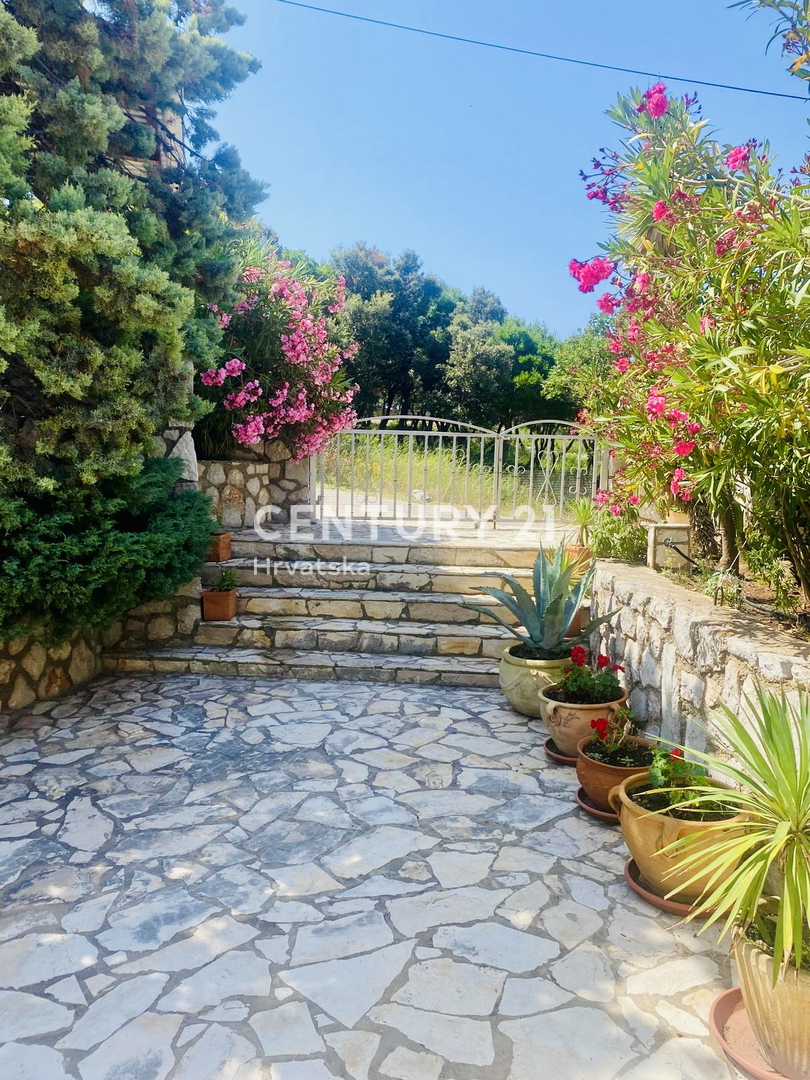 ISOLA DI CRES, CASA AL PIANO TERRA A SOLI 50 METRI DALLA SPIAGGIA