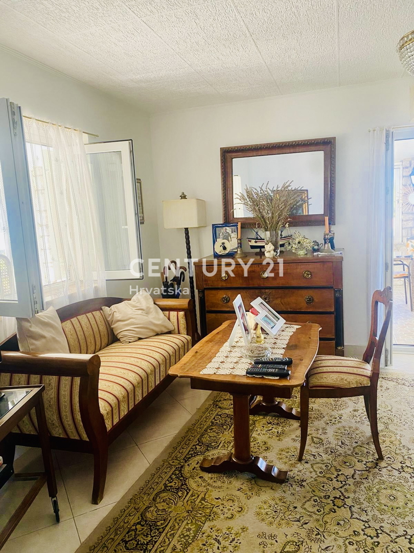 ISOLA DI CRES, CASA AL PIANO TERRA A SOLI 50 METRI DALLA SPIAGGIA