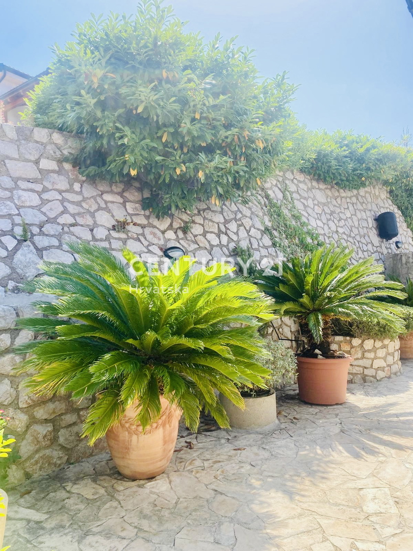 ISOLA DI CRES, CASA AL PIANO TERRA A SOLI 50 METRI DALLA SPIAGGIA