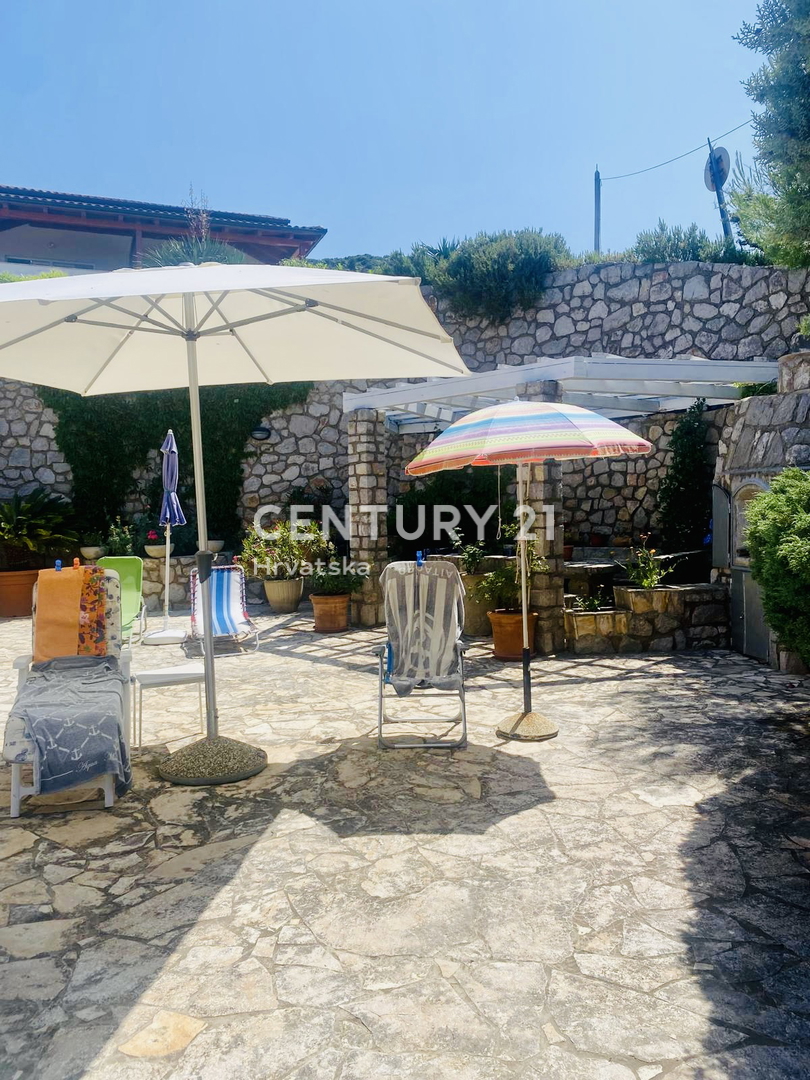 ISOLA DI CRES, CASA AL PIANO TERRA A SOLI 50 METRI DALLA SPIAGGIA