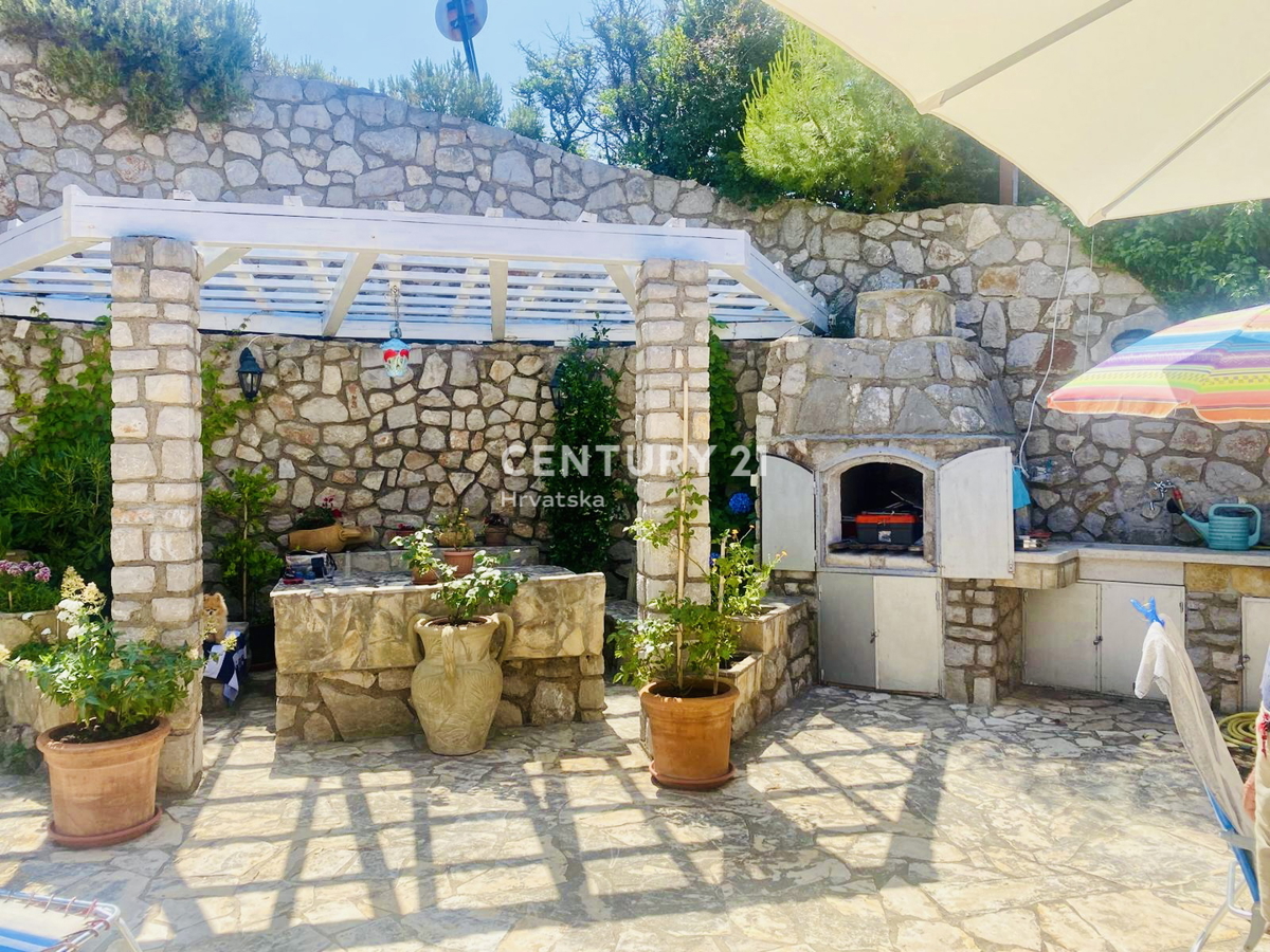 ISOLA DI CRES, CASA AL PIANO TERRA A SOLI 50 METRI DALLA SPIAGGIA