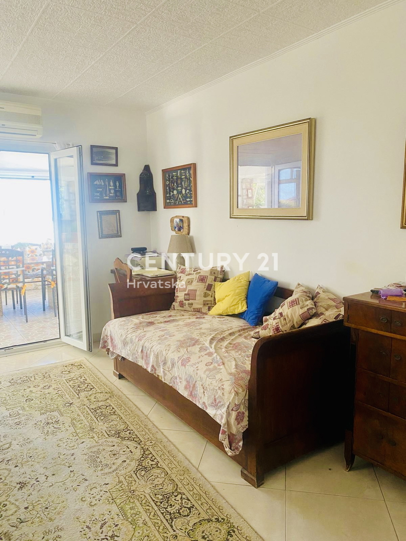 ISOLA DI CRES, CASA AL PIANO TERRA A SOLI 50 METRI DALLA SPIAGGIA