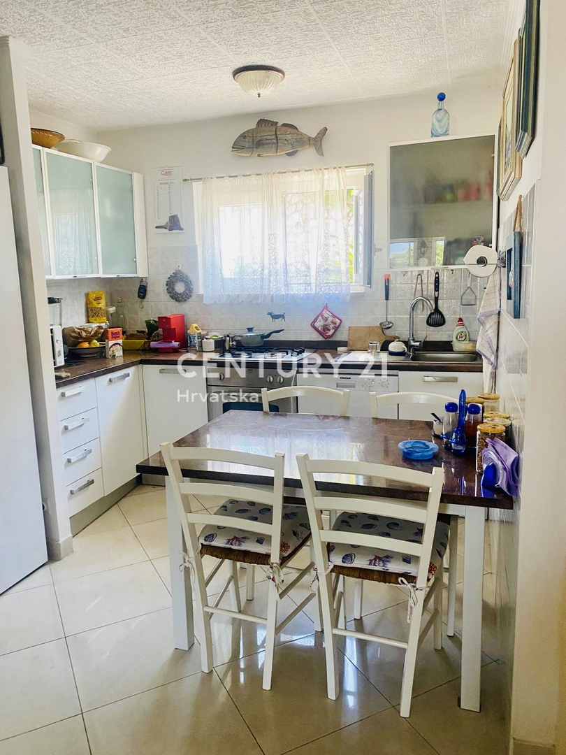 ISOLA DI CRES, CASA AL PIANO TERRA A SOLI 50 METRI DALLA SPIAGGIA