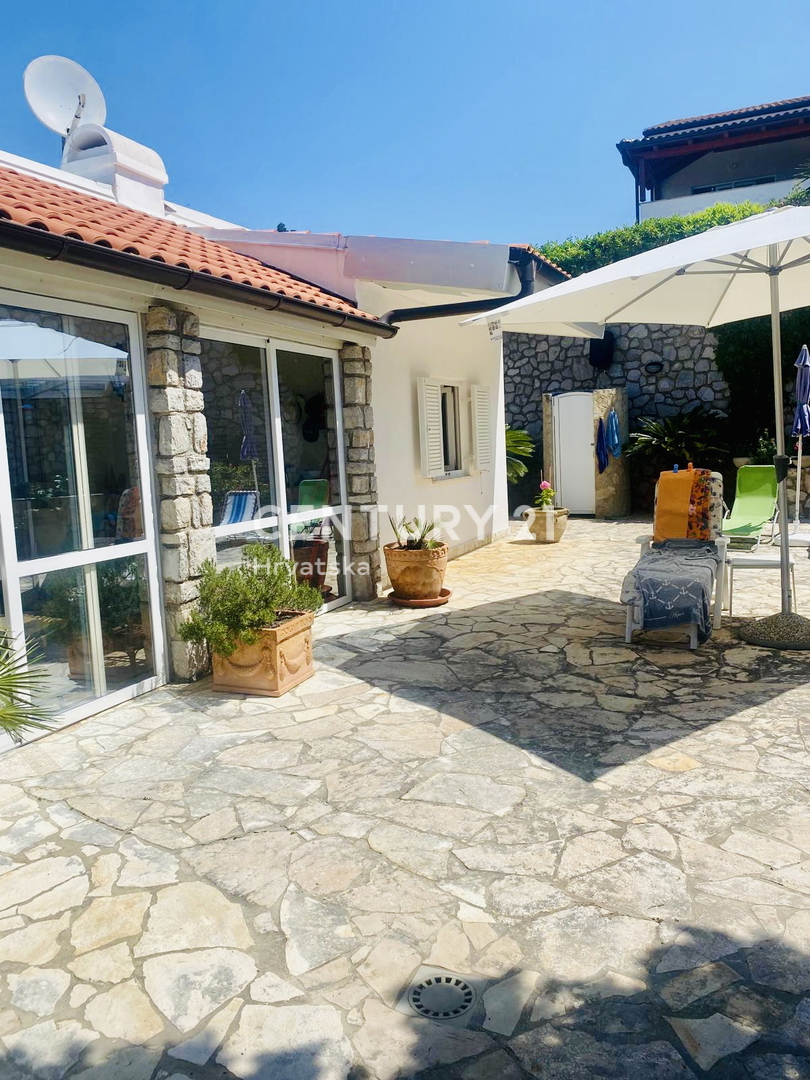 ISOLA DI CRES, CASA AL PIANO TERRA A SOLI 50 METRI DALLA SPIAGGIA