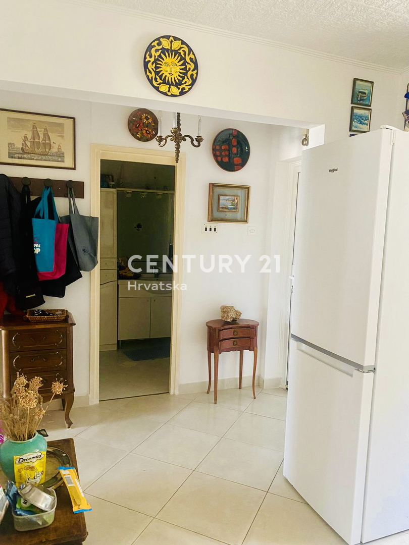 ISOLA DI CRES, CASA AL PIANO TERRA A SOLI 50 METRI DALLA SPIAGGIA