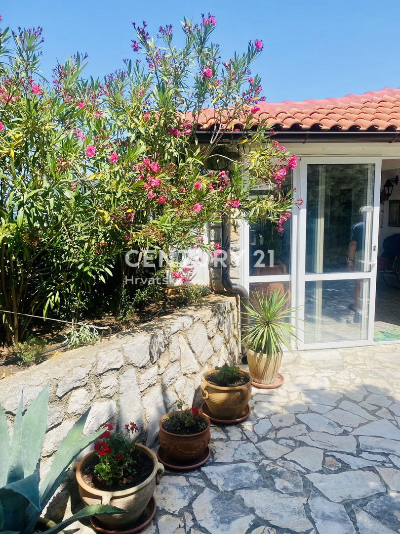 ISOLA DI CRES, CASA AL PIANO TERRA A SOLI 50 METRI DALLA SPIAGGIA