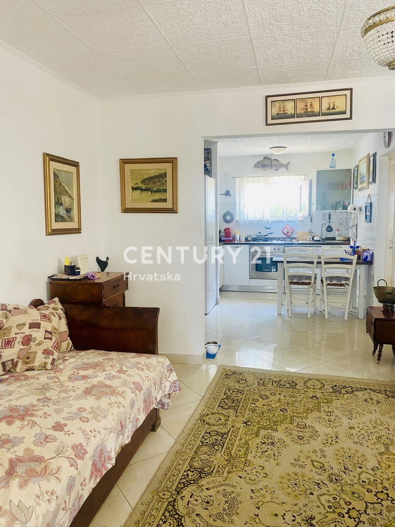 ISOLA DI CRES, CASA AL PIANO TERRA A SOLI 50 METRI DALLA SPIAGGIA