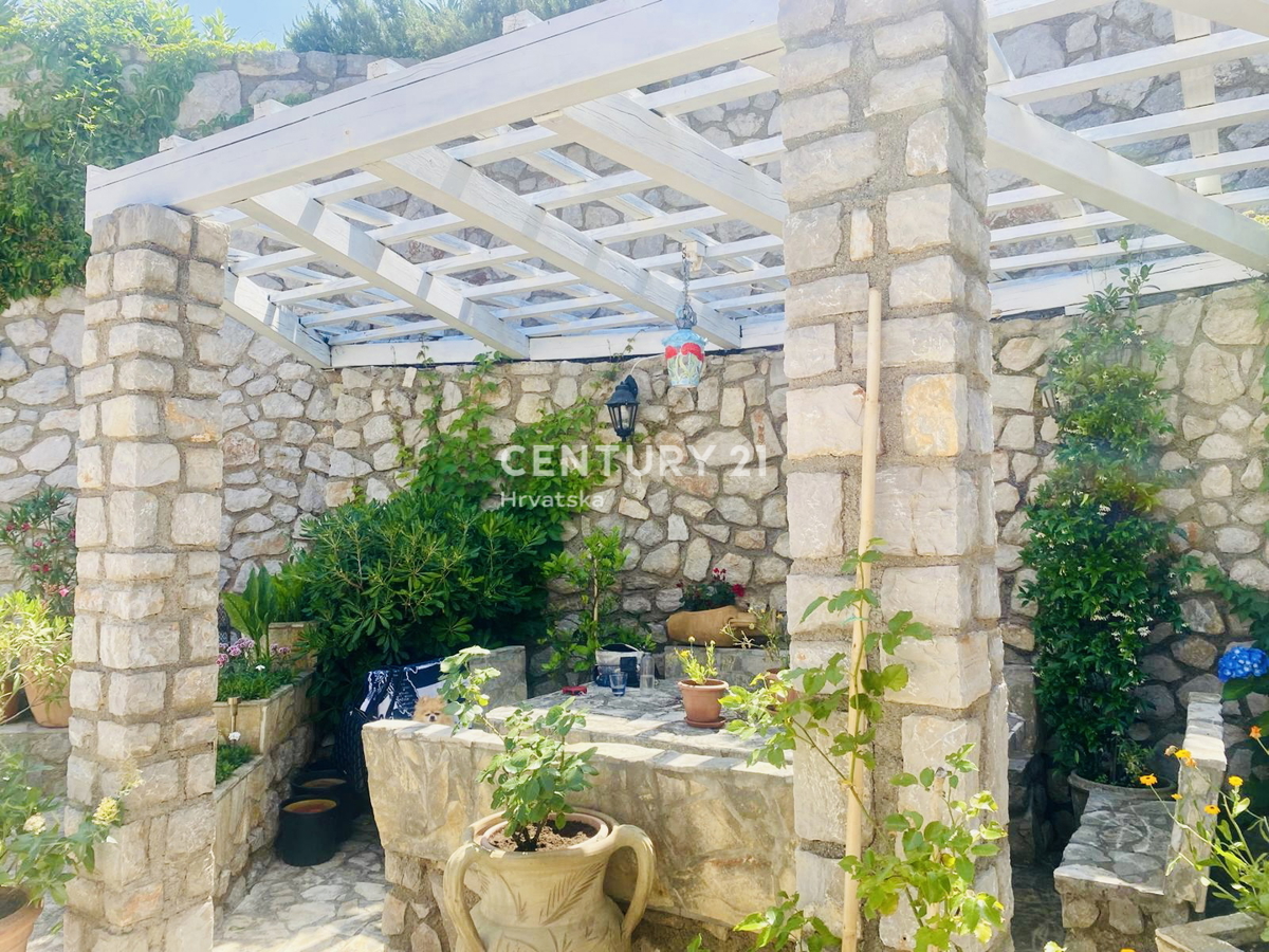 ISOLA DI CRES, CASA AL PIANO TERRA A SOLI 50 METRI DALLA SPIAGGIA