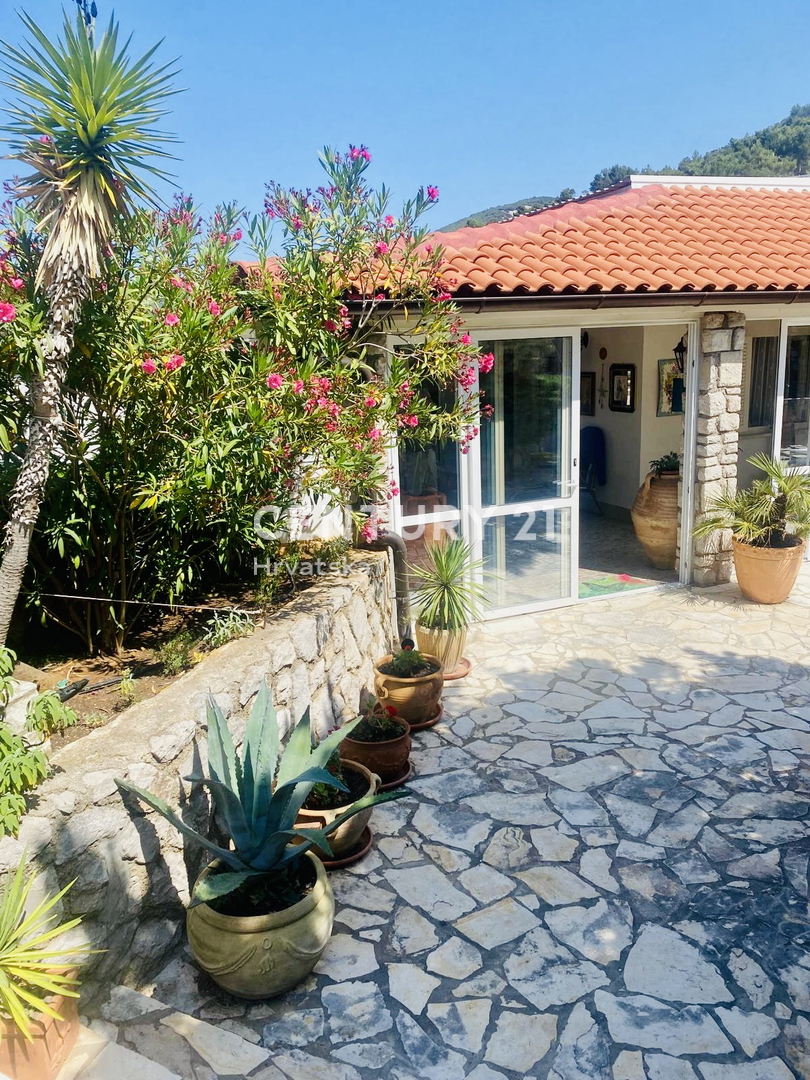 ISOLA DI CRES, CASA AL PIANO TERRA A SOLI 50 METRI DALLA SPIAGGIA