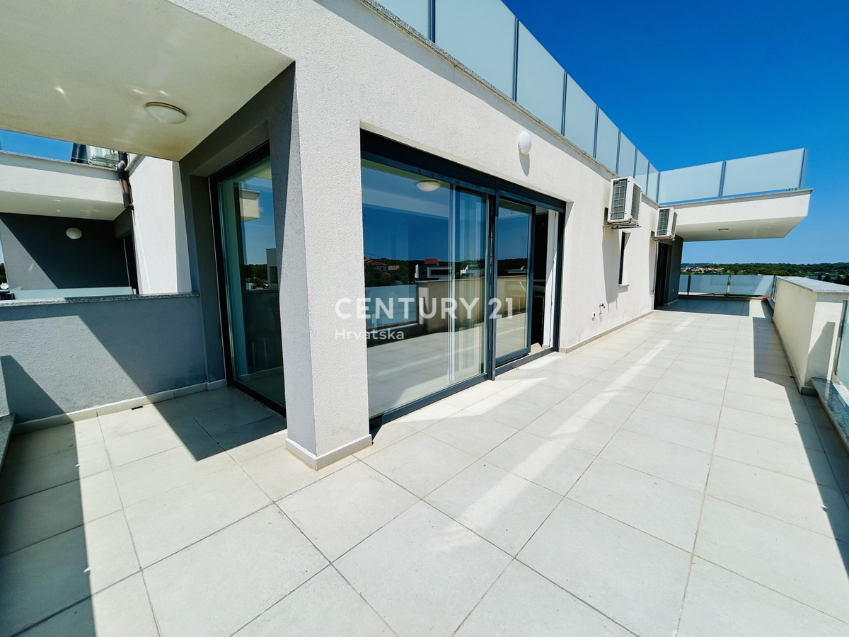 BANJOLE, VOLME, ESCLUSIVA DELL'AGENZIA, APPARTAMENTO A SOLI 200 METRI DAL MARE E DALLA SPIAGGIA CON VISTA MARE