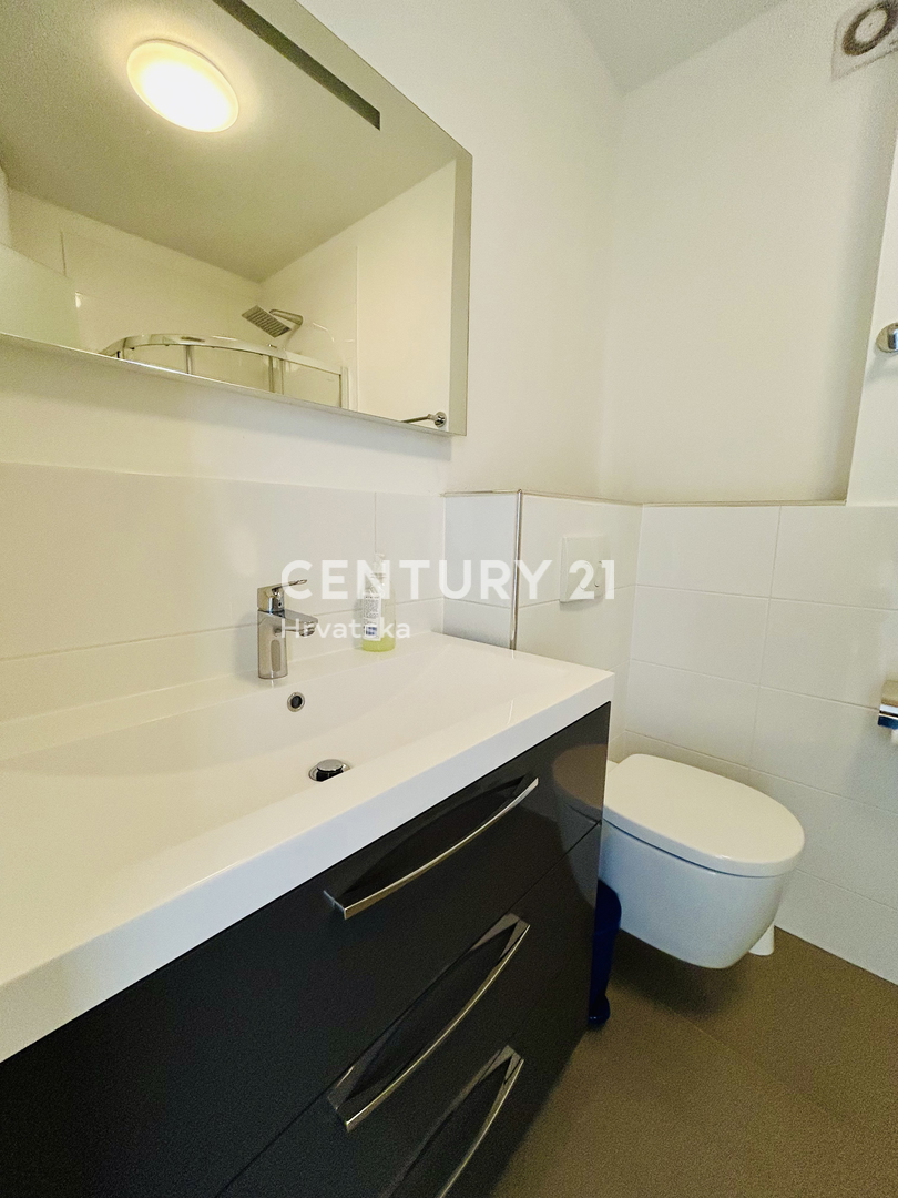 BANJOLE, VOLME, ESCLUSIVA DELL'AGENZIA, APPARTAMENTO A SOLI 200 METRI DAL MARE E DALLA SPIAGGIA CON VISTA MARE