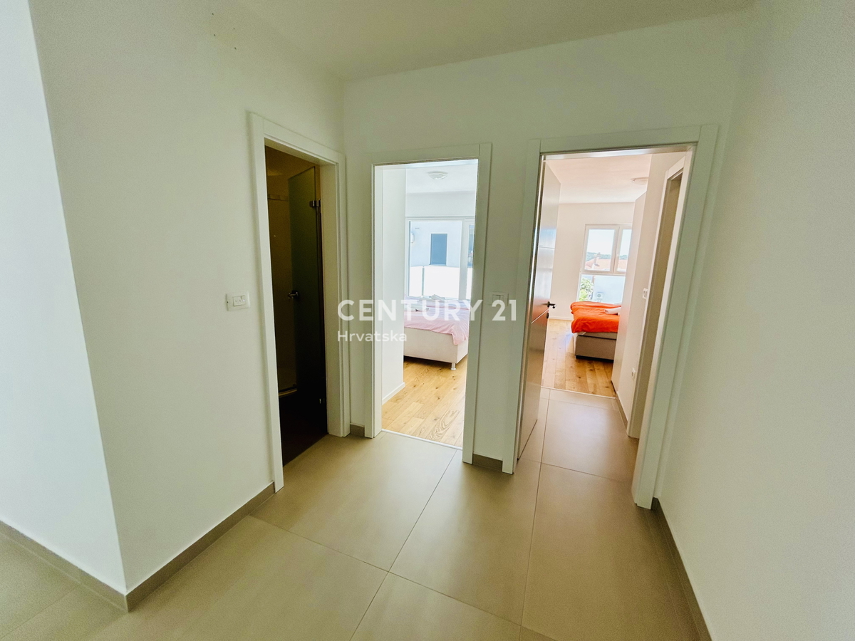 BANJOLE, VOLME, ESCLUSIVA DELL'AGENZIA, APPARTAMENTO A SOLI 200 METRI DAL MARE E DALLA SPIAGGIA CON VISTA MARE