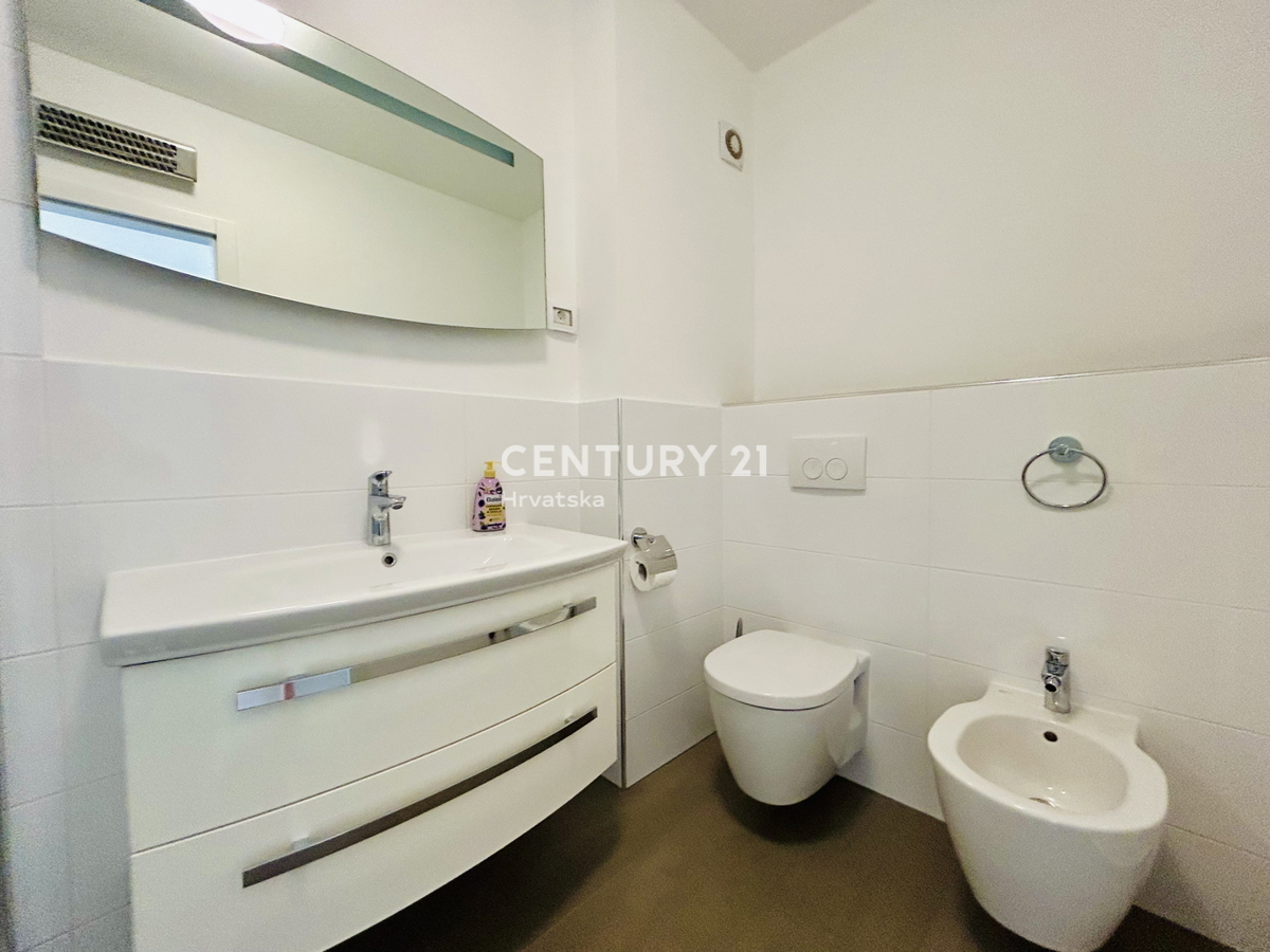 BANJOLE, VOLME, ESCLUSIVA DELL'AGENZIA, APPARTAMENTO A SOLI 200 METRI DAL MARE E DALLA SPIAGGIA CON VISTA MARE