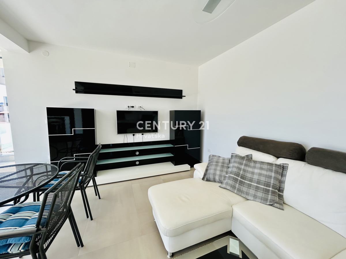 BANJOLE, VOLME, ESCLUSIVA DELL'AGENZIA, APPARTAMENTO A SOLI 200 METRI DAL MARE E DALLA SPIAGGIA CON VISTA MARE