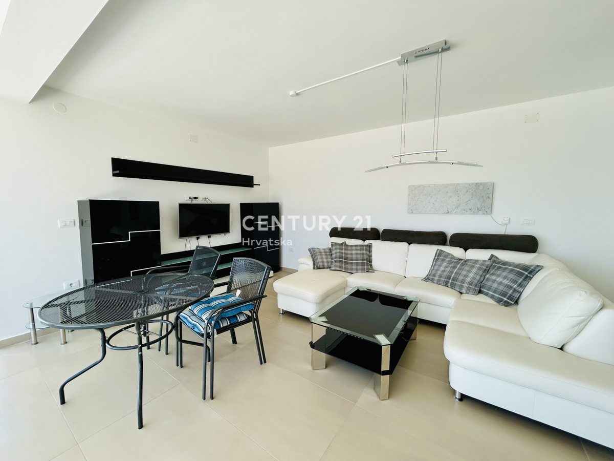 BANJOLE, VOLME, ESCLUSIVA DELL'AGENZIA, APPARTAMENTO A SOLI 200 METRI DAL MARE E DALLA SPIAGGIA CON VISTA MARE