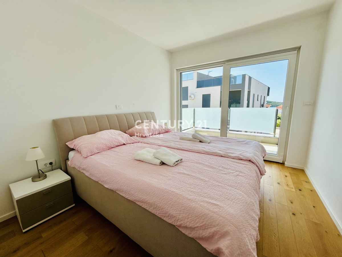 BANJOLE, VOLME, ESCLUSIVA DELL'AGENZIA, APPARTAMENTO A SOLI 200 METRI DAL MARE E DALLA SPIAGGIA CON VISTA MARE