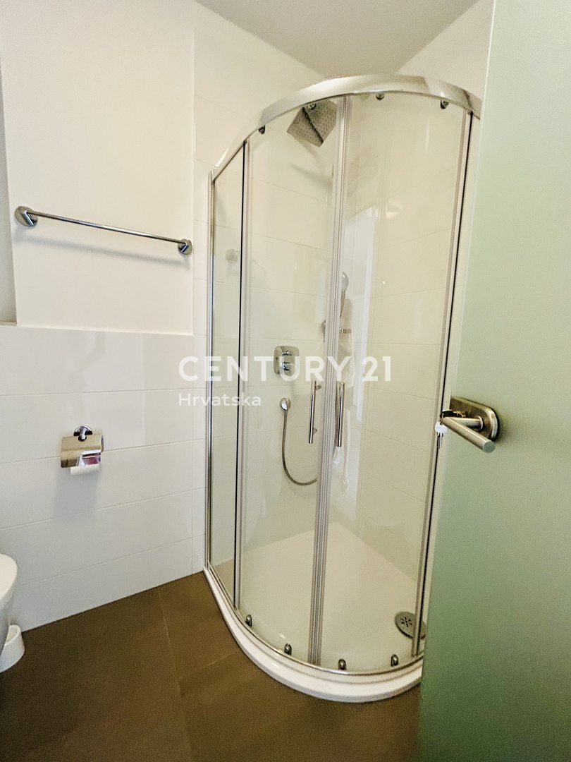 BANJOLE, VOLME, ESCLUSIVA DELL'AGENZIA, APPARTAMENTO A SOLI 200 METRI DAL MARE E DALLA SPIAGGIA CON VISTA MARE