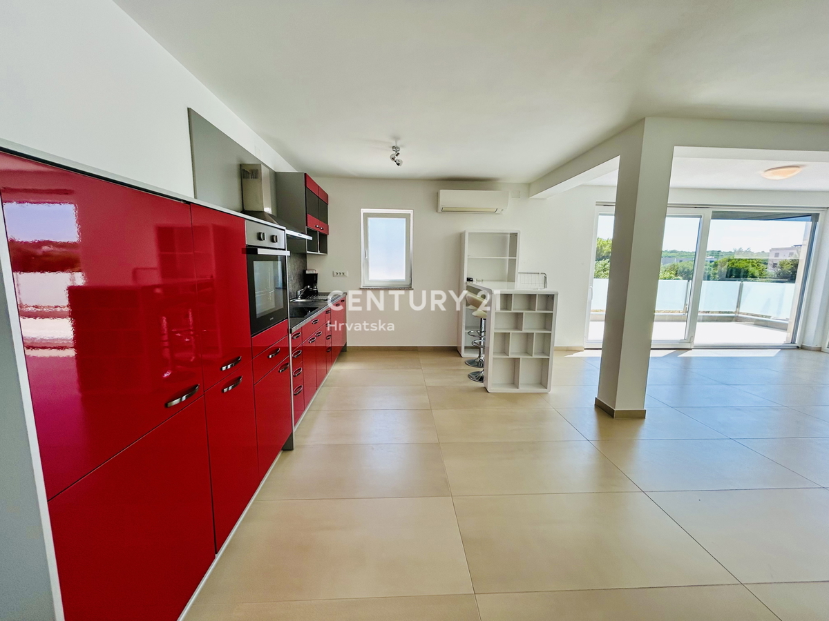 BANJOLE, VOLME, ESCLUSIVA DELL'AGENZIA, APPARTAMENTO A SOLI 200 METRI DAL MARE E DALLA SPIAGGIA CON VISTA MARE