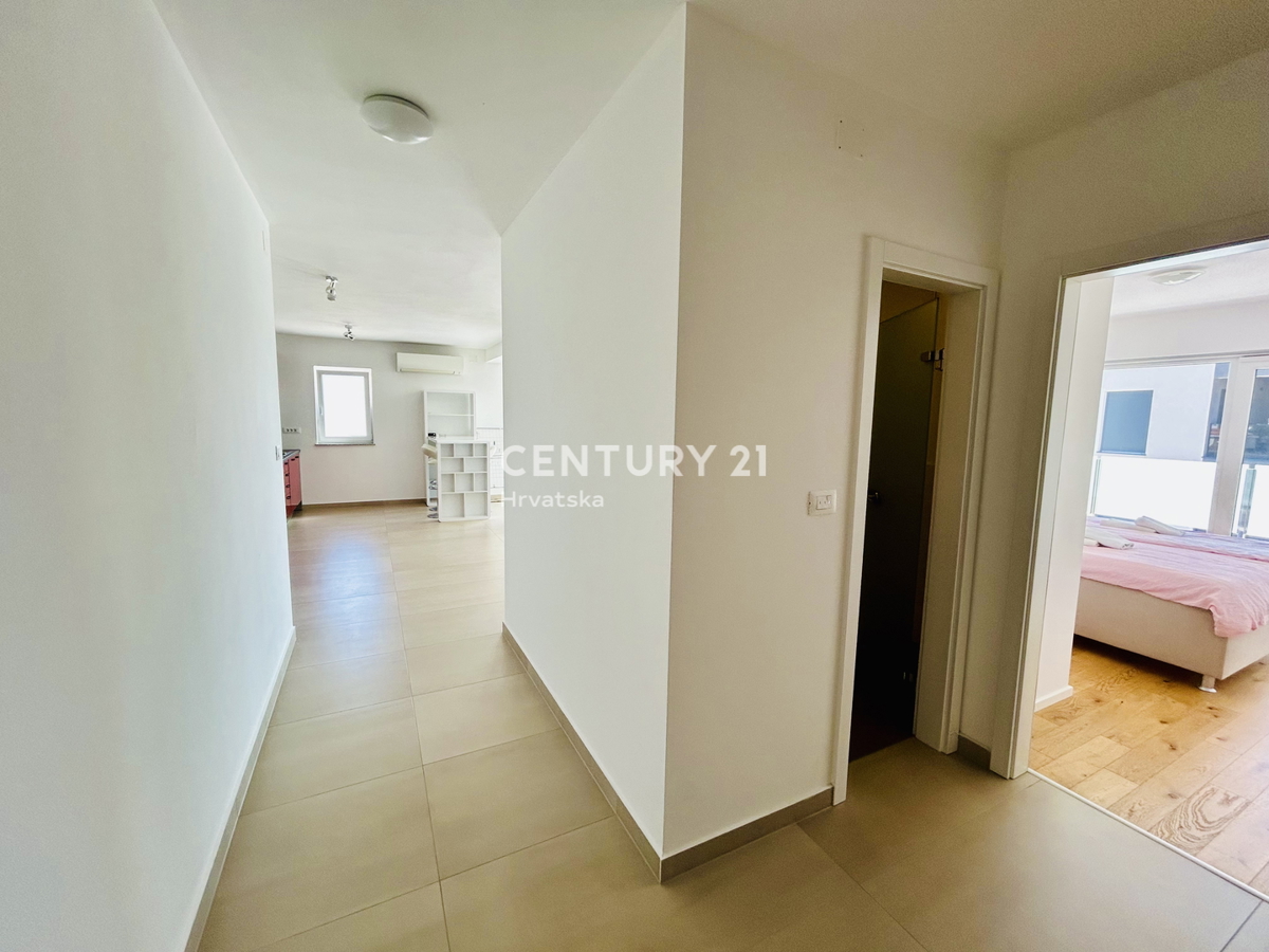 BANJOLE, VOLME, ESCLUSIVA DELL'AGENZIA, APPARTAMENTO A SOLI 200 METRI DAL MARE E DALLA SPIAGGIA CON VISTA MARE