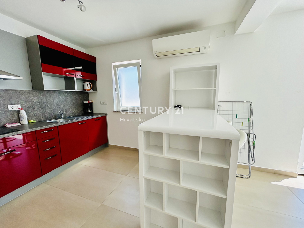 BANJOLE, VOLME, ESCLUSIVA DELL'AGENZIA, APPARTAMENTO A SOLI 200 METRI DAL MARE E DALLA SPIAGGIA CON VISTA MARE