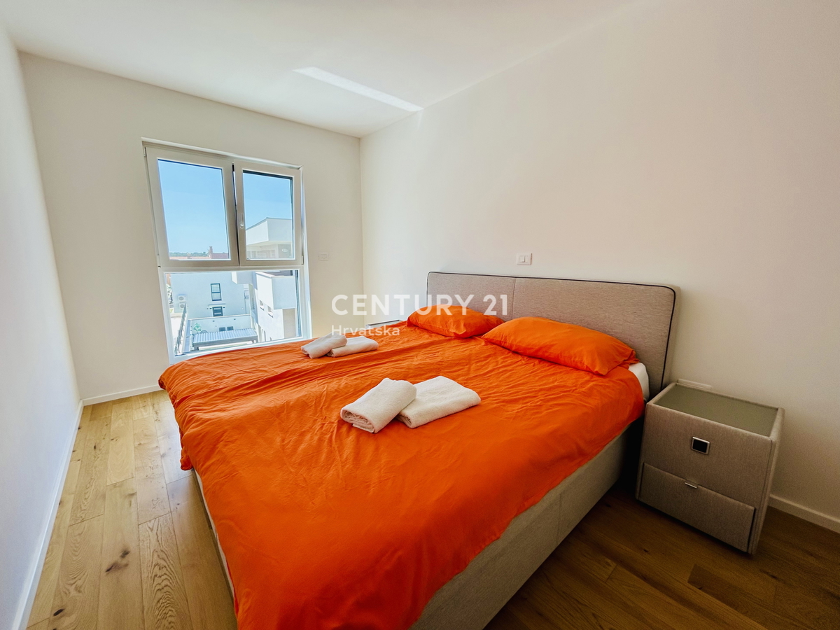 BANJOLE, VOLME, ESCLUSIVA DELL'AGENZIA, APPARTAMENTO A SOLI 200 METRI DAL MARE E DALLA SPIAGGIA CON VISTA MARE