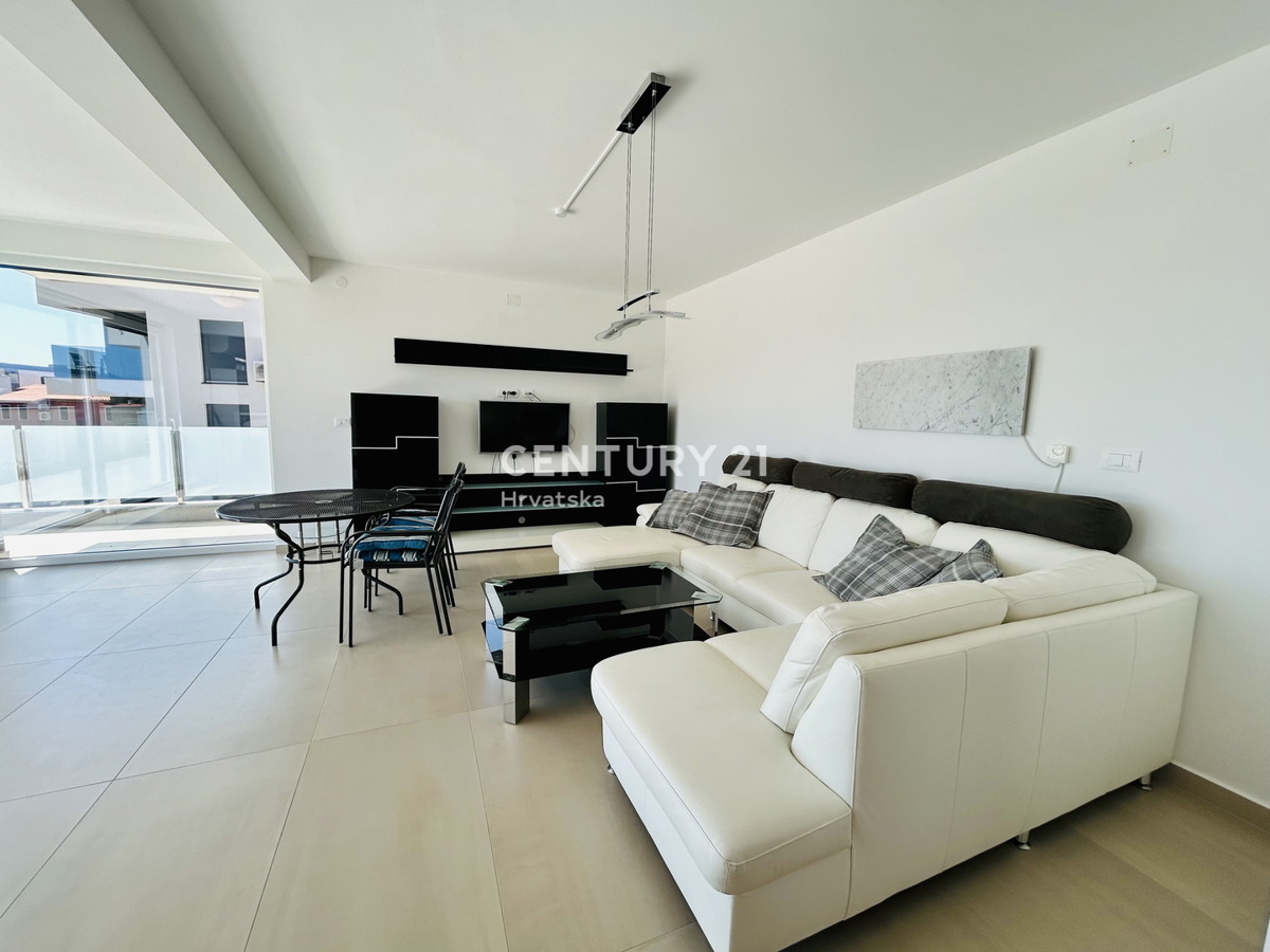 BANJOLE, VOLME, ESCLUSIVA DELL'AGENZIA, APPARTAMENTO A SOLI 200 METRI DAL MARE E DALLA SPIAGGIA CON VISTA MARE