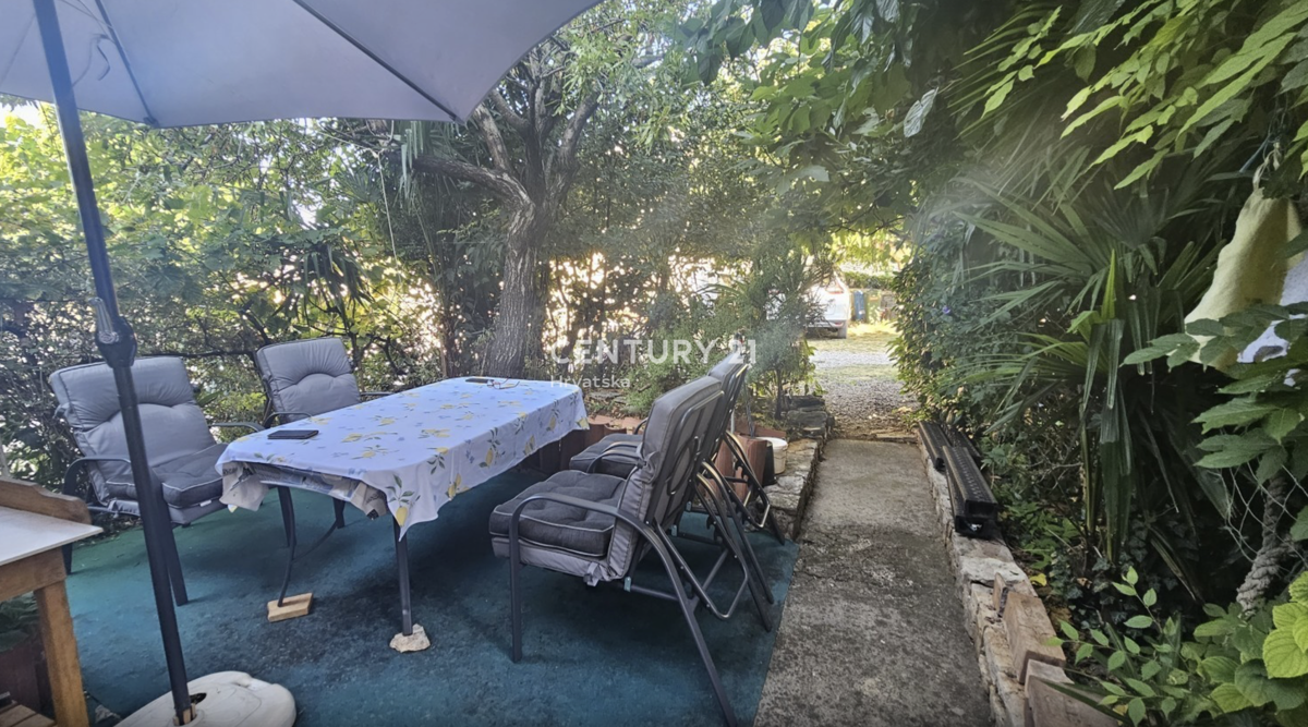 Poreč, periferia, ottima casa a solo 1 km dalla spiaggia