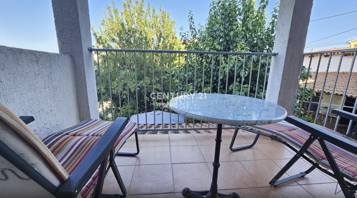 Poreč, periferia, ottima casa a solo 1 km dalla spiaggia