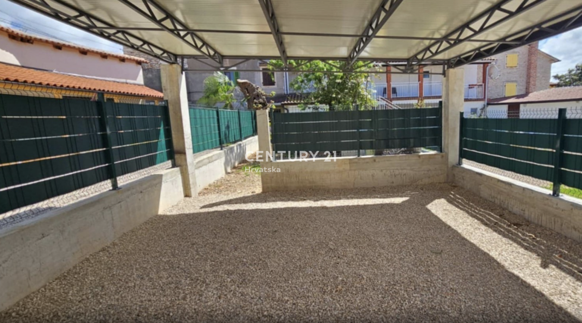 Poreč, periferia, ottima casa a solo 1 km dalla spiaggia